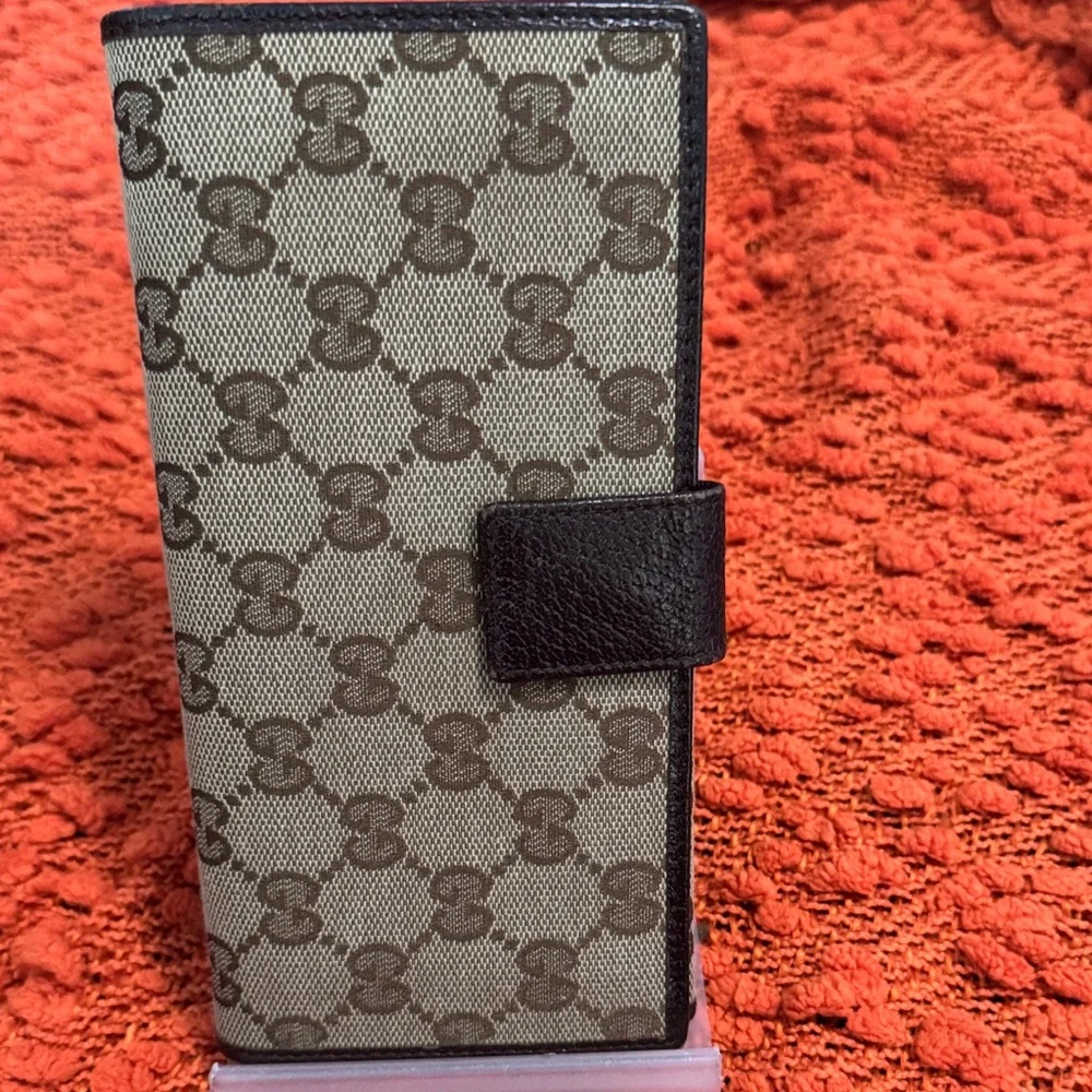 Gucci Tan and Dark Brown Monogram Wallet - Picture 3 of 10